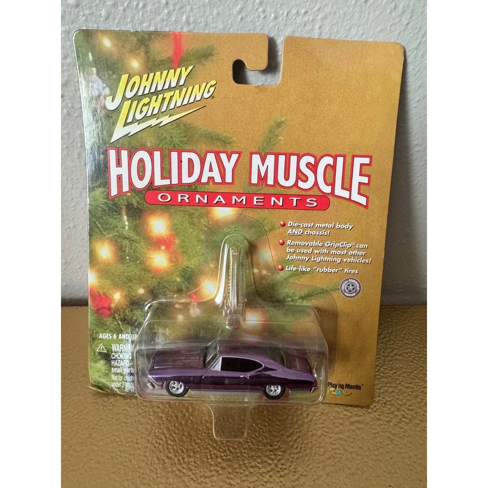 Vintage Johnny Lightning‎ Holiday Muscle Ornaments 1967 Olds Cutlass Diecast Car